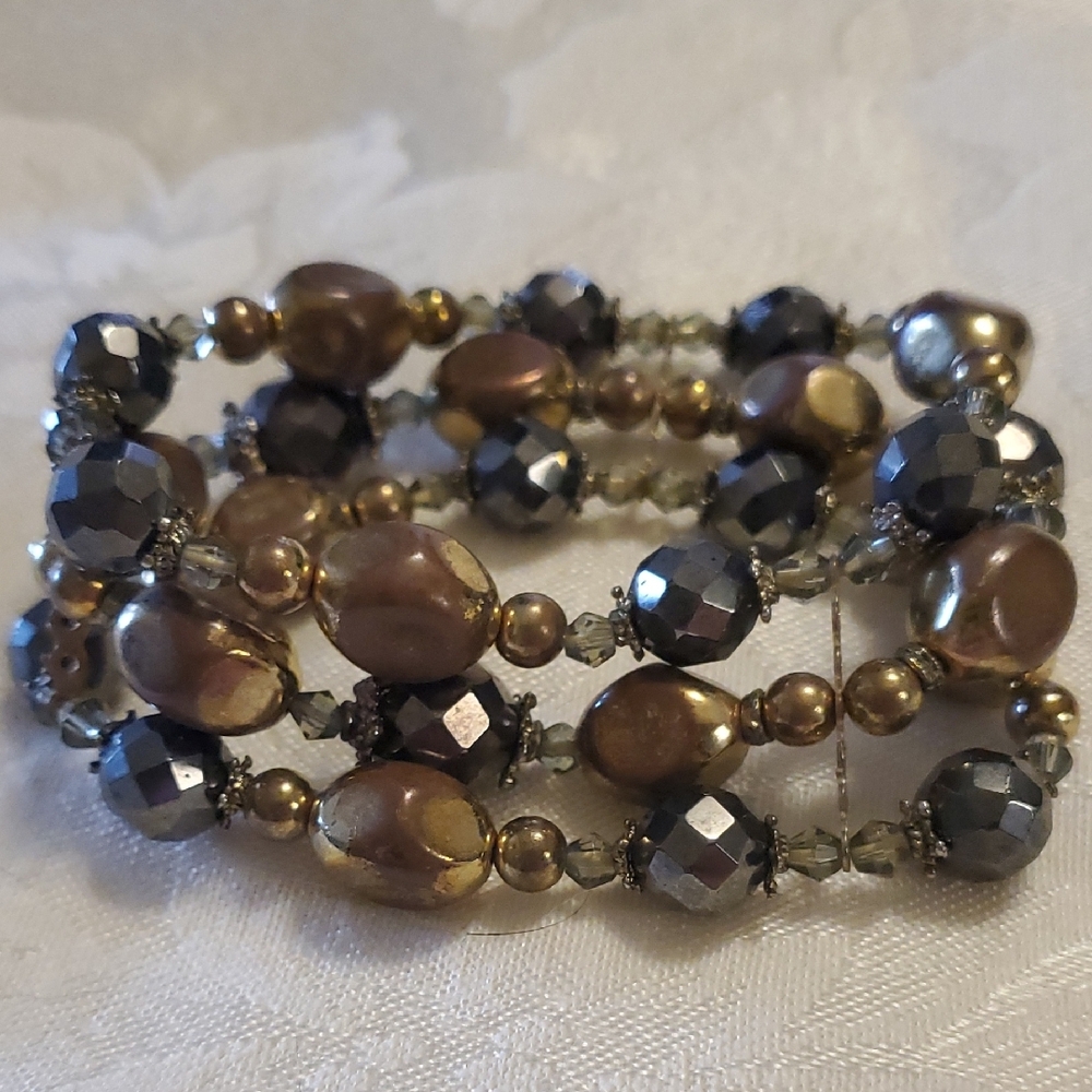 Elegant Gold and Silver Beaded Bracelet